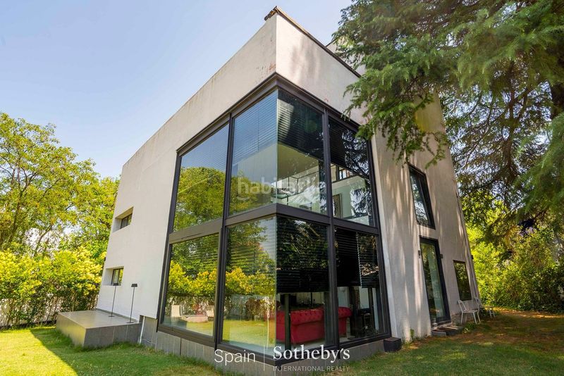 Foto ce14c4f2-5287-44aa-8d22-f3f6829ba110. Casa amb aparcament piscina a Mirasierra Madrid