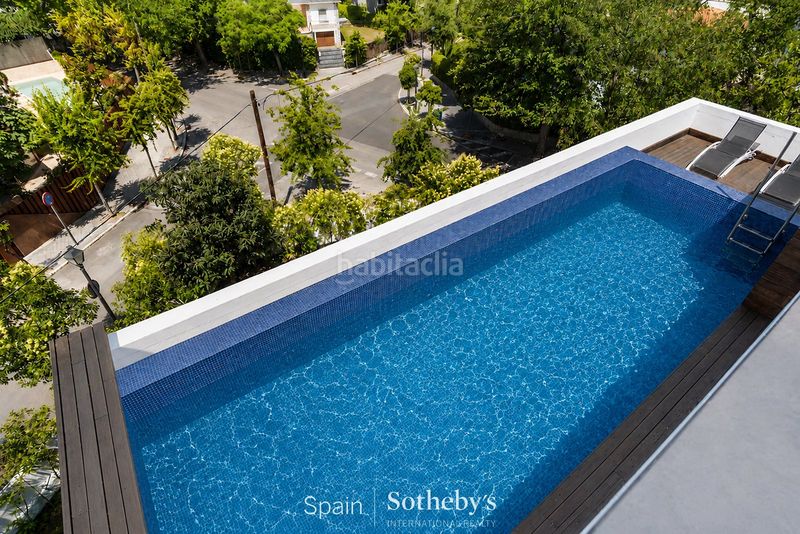 Foto f82bb71f-cf0b-47d2-8247-3b9a106c5f25. Casa amb aparcament piscina a Mirasierra Madrid