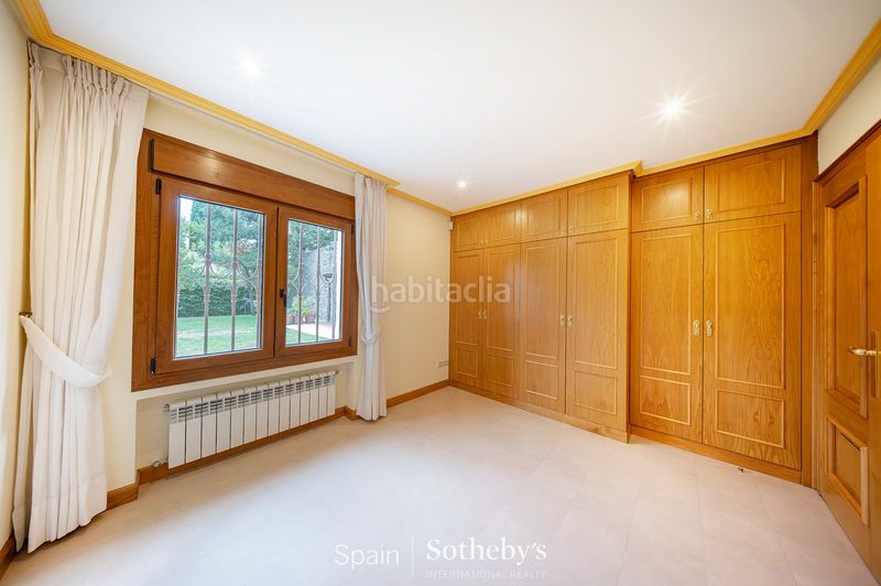 Foto dcaac9bc-6b7c-4dab-bb9f-cf9f6f56e353. Lloguer casa amb calefacció aparcament piscina a Madrid