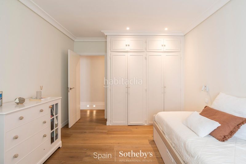 Foto 11f0d78e-3127-4321-abc5-c5df080e5360. Apartament amb calefacció a Almagro Madrid