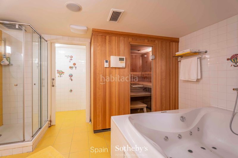 Foto 00982f9a-5f2b-4a3d-b72b-9d74e37bcb4a. Casa amb calefacció aparcament piscina a Conde Orgaz - Piovera Madrid