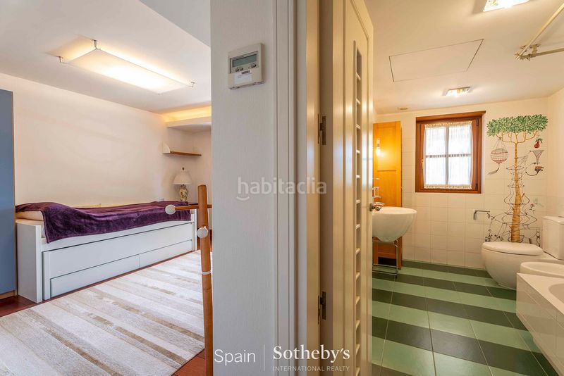 Foto 20ebbc5f-e135-468d-8e34-df43d47fb5f8. Casa amb calefacció aparcament piscina a Conde Orgaz - Piovera Madrid