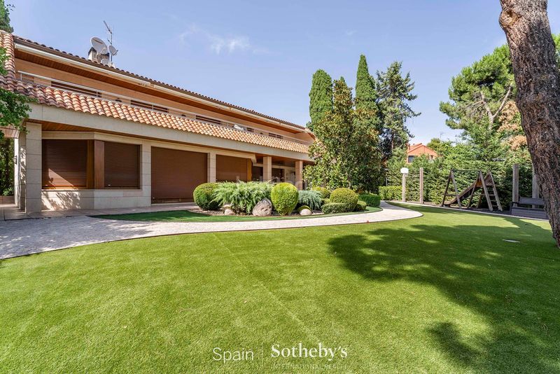 Foto 2c65a658-68af-4504-ba81-5a625db41c93. Casa amb calefacció aparcament piscina a Conde Orgaz - Piovera Madrid