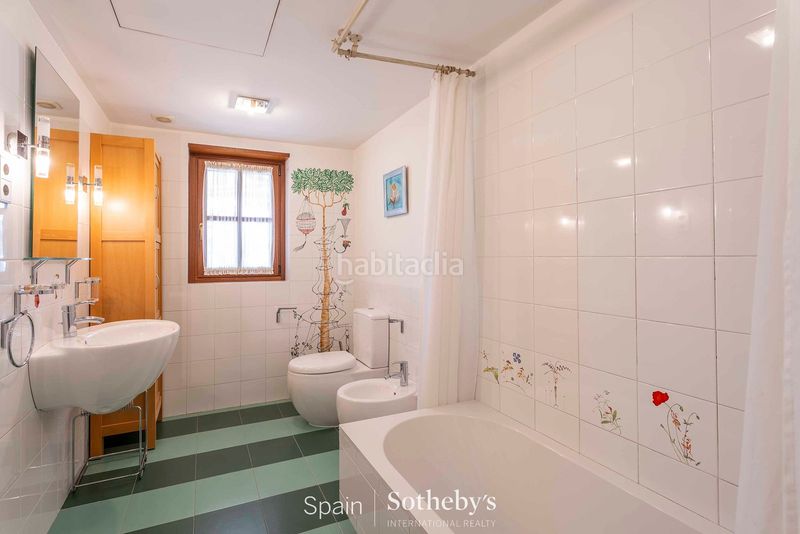 Foto 39ce12ee-671d-4d0f-99a8-65de0ee3af28. Casa amb calefacció aparcament piscina a Conde Orgaz - Piovera Madrid