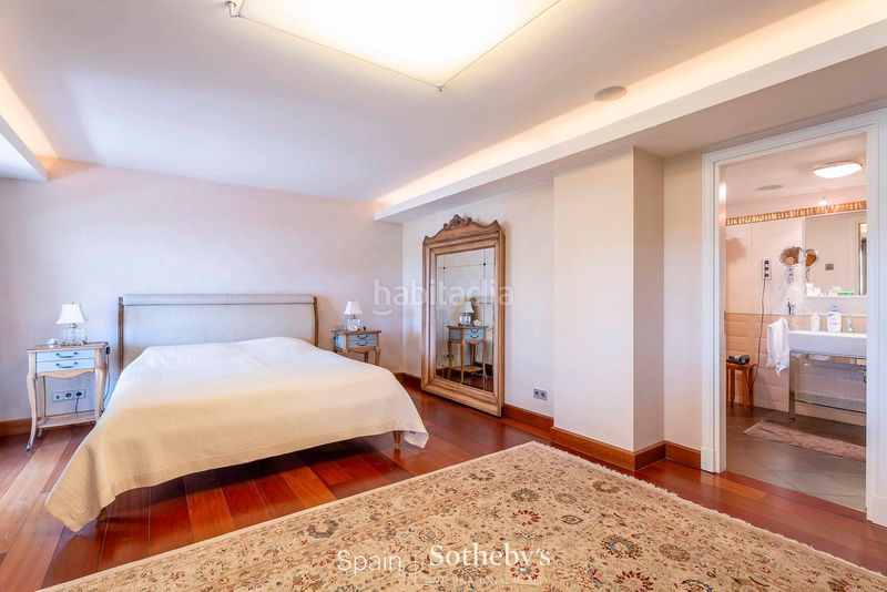Foto c091d19d-d57d-4b99-b2b4-bc4d4d78c131. Casa amb calefacció aparcament piscina a Conde Orgaz - Piovera Madrid