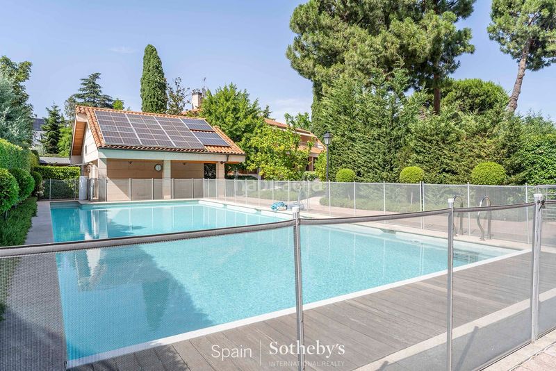 Foto c41402ad-15d0-4f1f-8229-e3f04d504aab. Casa amb calefacció aparcament piscina a Conde Orgaz - Piovera Madrid