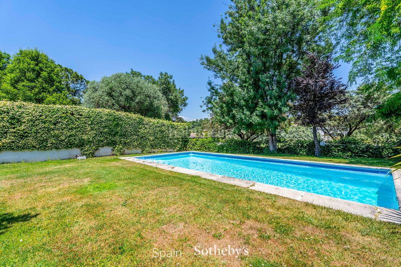 Foto 2d97a550-a1dd-4f87-839e-6f77dcb1668a. Casa aparellada amb calefacció aparcament piscina a La Moraleja