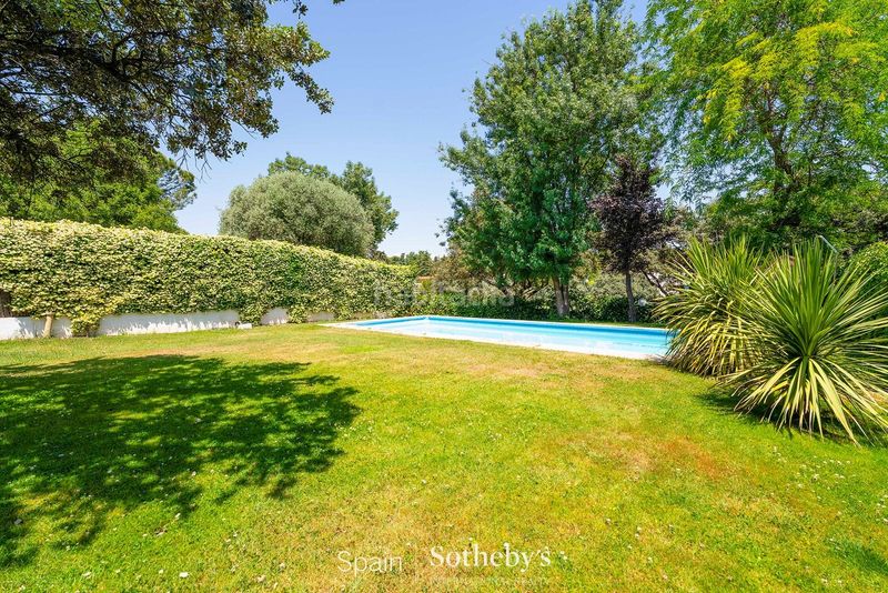 Foto 497aeb35-84e3-439f-a91c-2996f5135eb2. Casa aparellada amb calefacció aparcament piscina a La Moraleja