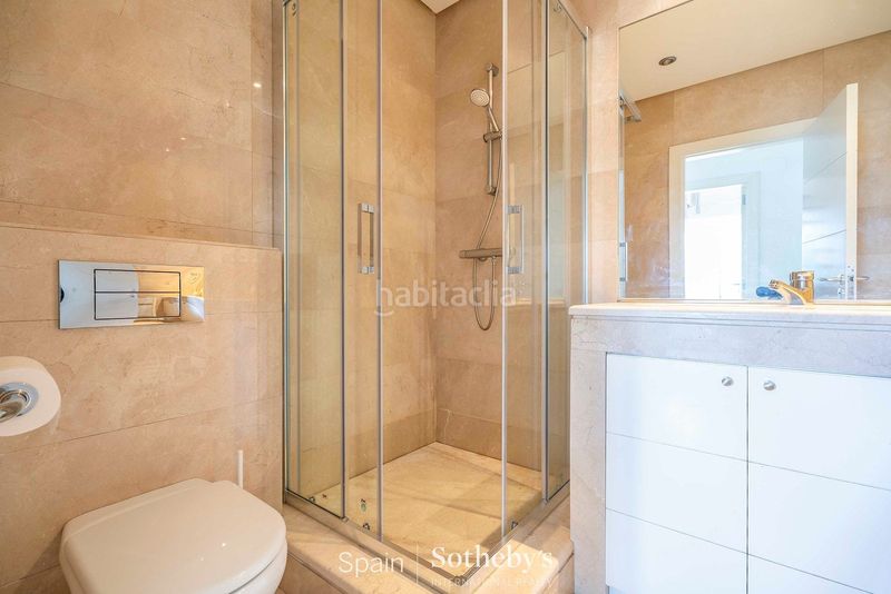 Foto bf6fd253-111e-4e34-90b6-6a0cfad73d88. Casa aparellada amb calefacció aparcament piscina a La Moraleja