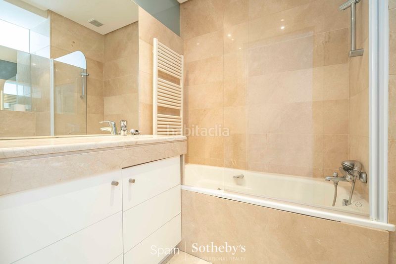 Foto ca8b99c4-2ab8-4ef2-b48b-b14ef27da2ce. Casa aparellada amb calefacció aparcament piscina a La Moraleja