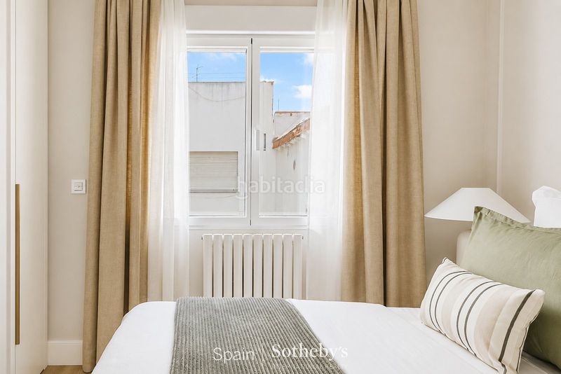 Foto 2f18b438-386a-45f5-a36d-f109f978c195. Apartament amb calefacció aparcament a Trafalgar Madrid