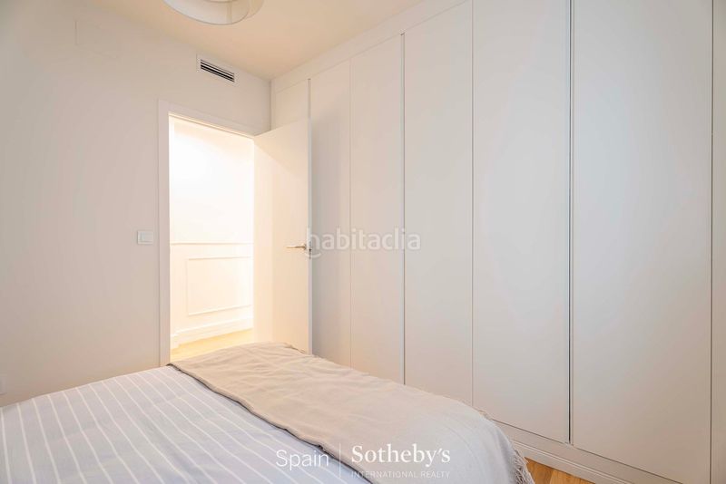 Foto 851d2e8f-bab7-422c-9101-6d3a56b1f38c. Apartament amb calefacció aparcament a Argüelles Madrid