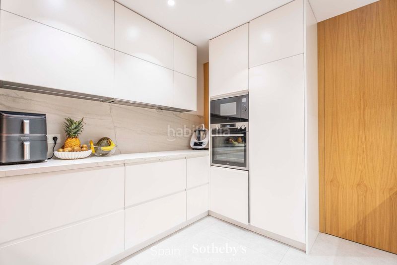 Foto bb3efd65-5df8-4fc9-98a0-b044785e5939. Apartament amb calefacció aparcament a Jerónimos Madrid