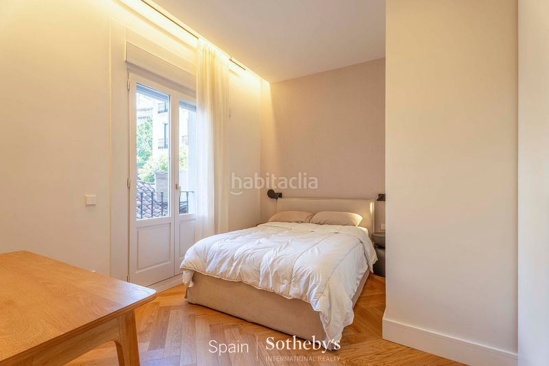 Foto a33e4e23-6ba0-459c-8901-cc83bdec8161. Apartament amb calefacció a Cortes-Huertas Madrid
