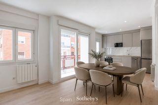 Appartement  Paseo de la castellana. Piso de 2 dormitorios y terracita completamente reformado listo