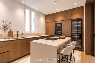 Piccolo appartamento in Universidad-Malasaña. Piso reformado de estilo contemporáneo en malasaña