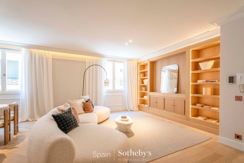 Foto 127e81ad-cae1-4b8b-9edc-87d9daf9874e. Apartament amb calefacció a Cortes-Huertas Madrid