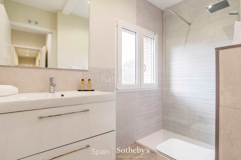 Foto ae2f9007-aa5d-4a71-bbe1-d02dd5175123. Casa amb calefacció aparcament piscina a Valdelagua