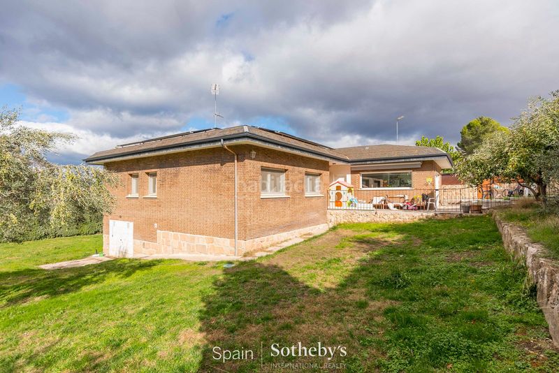 Foto edec932d-d541-42a8-8a5e-7fddfd3c0c15. Casa amb calefacció aparcament piscina a Valdelagua