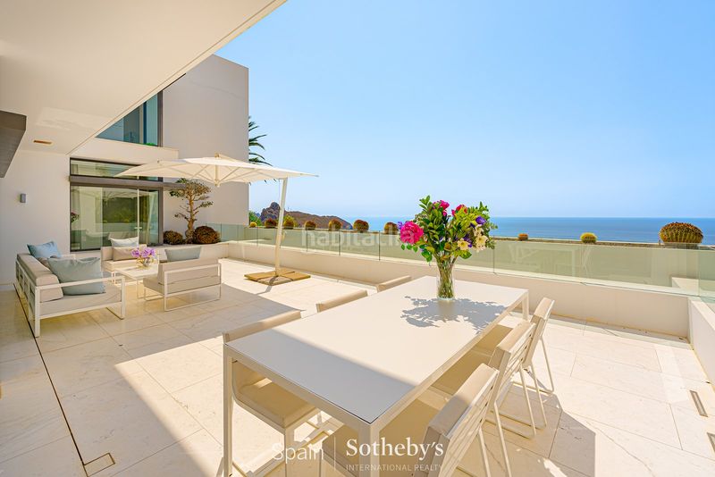 Foto 193e4a84-2e72-4b2f-bc3d-23c357272c74. Casa amb aparcament piscina a Mascarat Altea