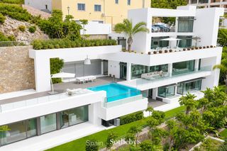 Casa  Avenida de europa. Majestuosa villa de diseño en los acantilados de altea hills