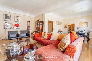 Apartament  Calle de antonio acuña. Vivienda luminosa con balcón