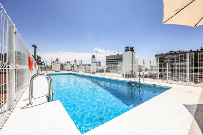 Foto bcf92a15-1c6f-4d21-bc34-99154c61c058. Àtic amb calefacció aparcament piscina a Castillejos-Cuzco Madrid