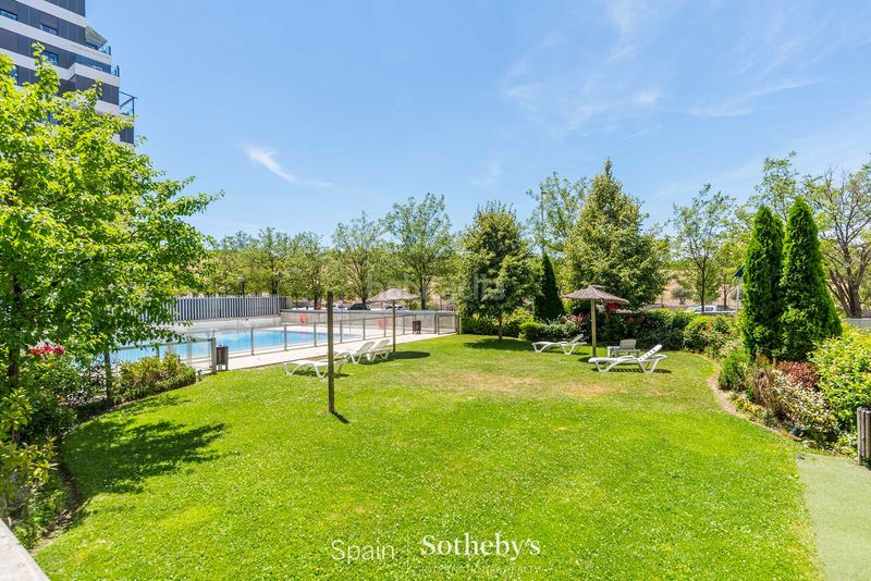 Foto e6302fde-8b11-4a34-9f90-d182f5aea0c7. Apartament amb calefacció aparcament piscina a Valdebebas - Valdefuentes Madrid