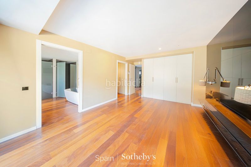 Foto af0a6752-22ac-4290-9c3f-f92f0dc6ce18. Casa amb calefacció aparcament piscina a Nueva España Madrid