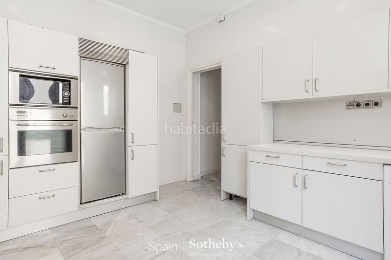 Foto 4d681764-98c0-4b5d-a97b-d3a779de3403. Lloguer apartament amb calefacció aparcament a Almagro Madrid