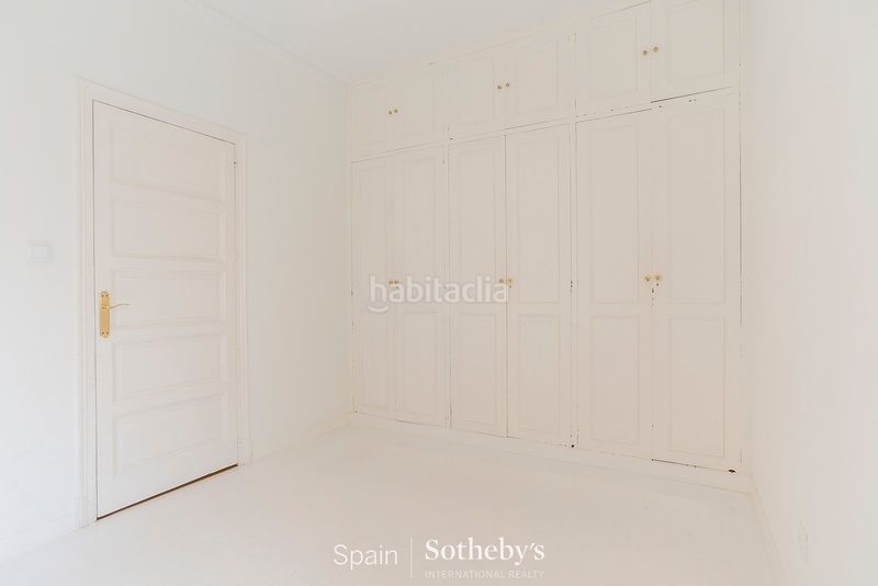 Foto 52ad3e89-e4f3-4402-b863-5cdc9d26502e. Lloguer apartament amb calefacció aparcament a Almagro Madrid