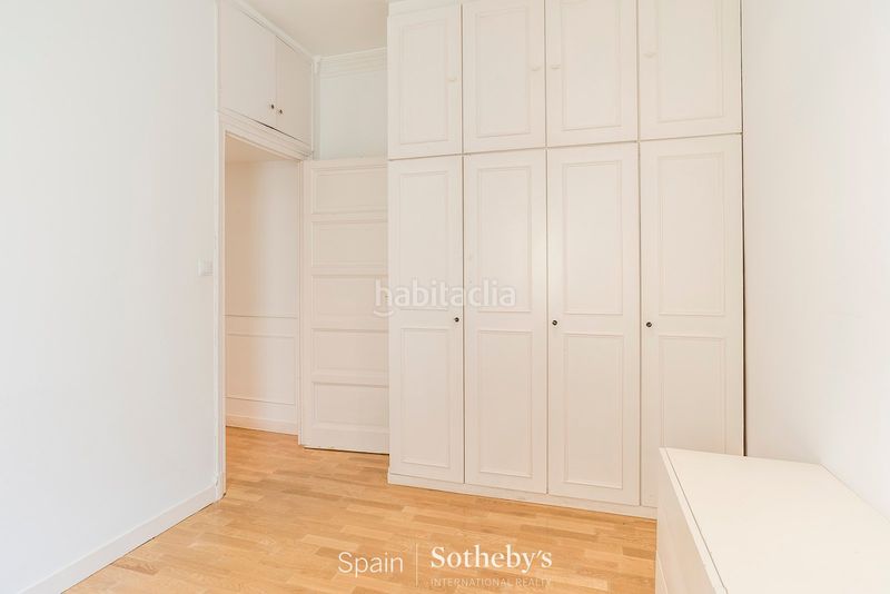 Foto 54343b34-4c9b-4e32-8207-58e74222eb8a. Lloguer apartament amb calefacció aparcament a Almagro Madrid