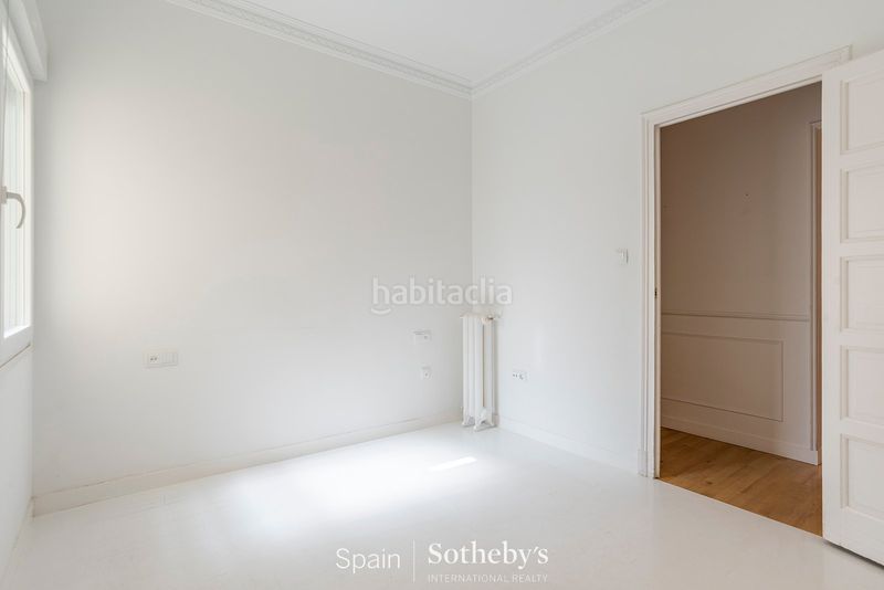 Foto 8f6835f9-27fc-450e-9d14-bd4904408e0e. Lloguer apartament amb calefacció aparcament a Almagro Madrid