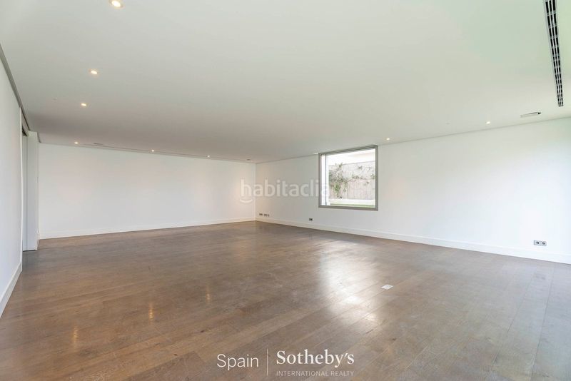 Foto 3a5145c9-3673-472e-b6e7-522d7af89791. Casa aparellada amb calefacció aparcament piscina a Madrid