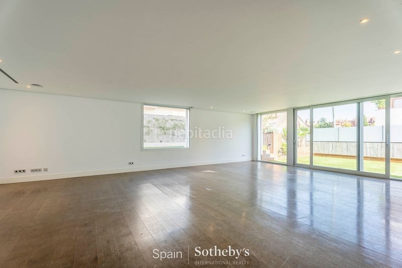 Foto 702a1e36-6798-4068-88f0-075df4b59f88. Casa aparellada amb calefacció aparcament piscina a Madrid