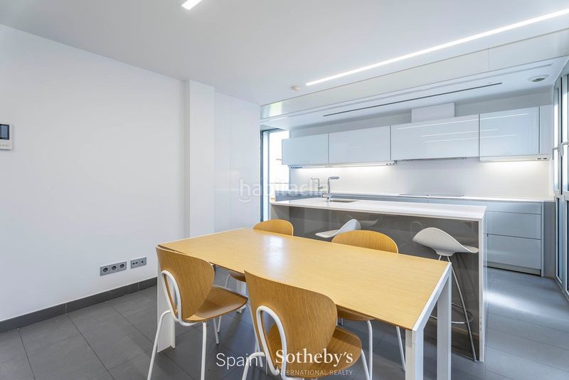 Foto afd072b3-ff92-4916-8b2e-98de23efdcf1. Casa aparellada amb calefacció aparcament piscina a Madrid