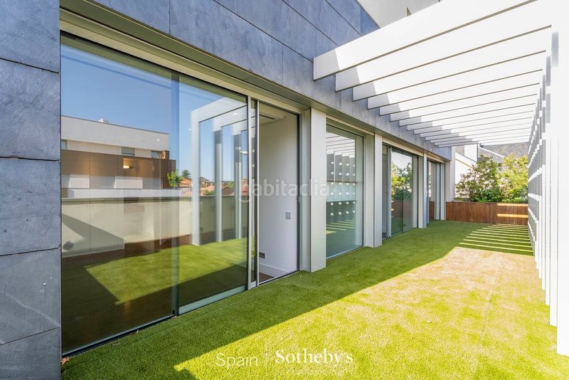 Foto b72d8ded-12cd-407e-af2c-fe811364c3ca. Casa aparellada amb calefacció aparcament piscina a Madrid