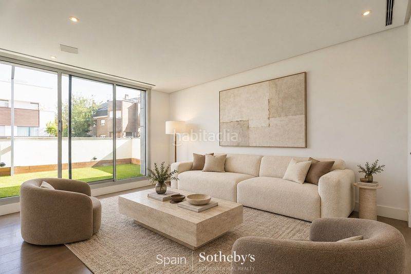 Foto c200bba3-5607-4bb3-ab0c-89d24202c297. Casa aparellada amb calefacció aparcament piscina a Madrid