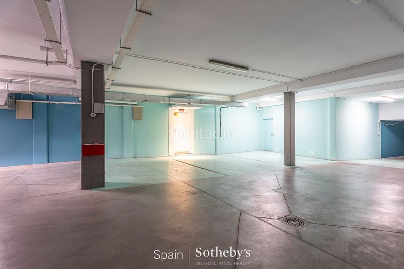 Foto c98574d3-18df-4c24-8da7-04109d4688cc. Casa aparellada amb calefacció aparcament piscina a Madrid