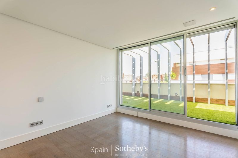 Foto d7eb7b5e-7044-43e8-8ea0-54b6ac9d1731. Casa aparellada amb calefacció aparcament piscina a Madrid