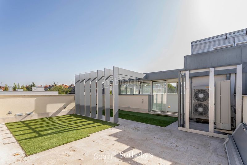 Foto e9fda89f-f40a-4892-9d70-baab3ab89fc7. Casa aparellada amb calefacció aparcament piscina a Madrid