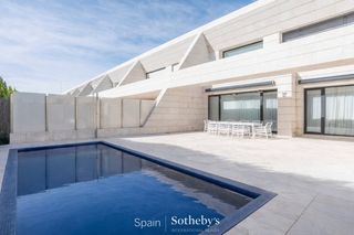 Lloguer Casa aparellada a La Finca. Vivienda adosada en la finca