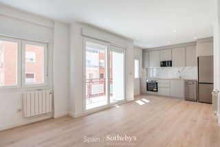 Apartament  Paseo de la castellana. Piso de 2 dormitorios y terracita completamente reformado listo