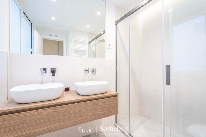 Foto 3e3ad4aa-c8bd-489d-8e09-6fa6cf269f11. Apartament amb calefacció aparcament a Argüelles Madrid