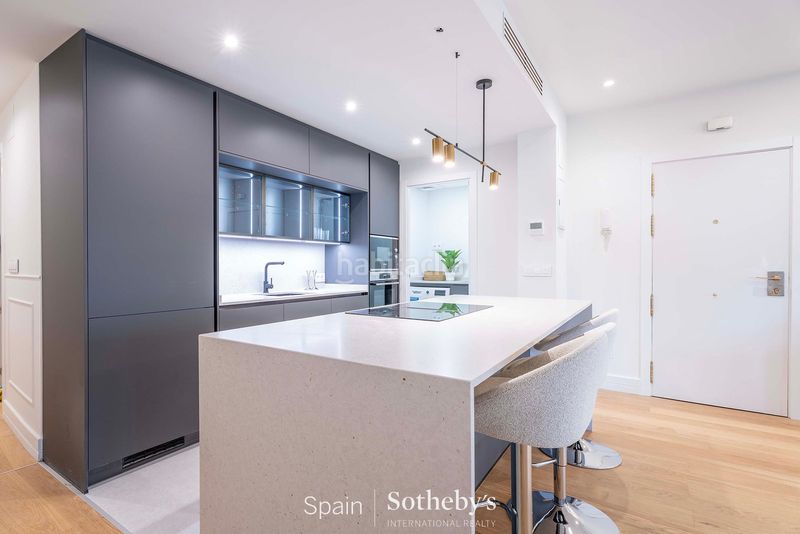 Foto f6c375d8-bfd0-4b71-b73a-bf94ff16dd61. Apartament amb calefacció aparcament a Argüelles Madrid
