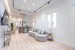 Apartament a Paseo de la Reina Cristina