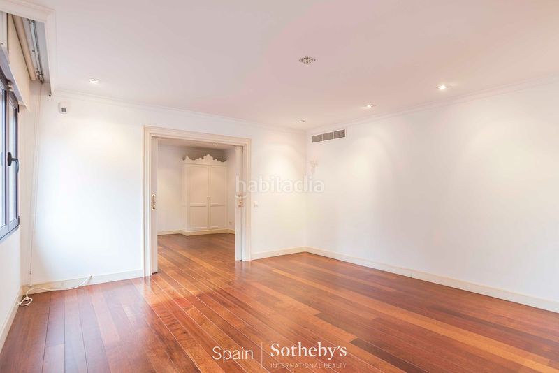 Foto 16e9bdc0-1e01-4974-a0d1-15a88d5c83b6. Lloguer dúplex amb calefacció aparcament a Nueva España Madrid