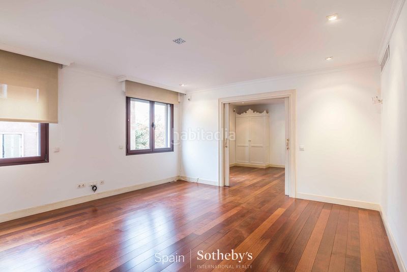 Foto 17106321-1fc6-4eaf-acad-73377b582853. Lloguer dúplex amb calefacció aparcament a Nueva España Madrid