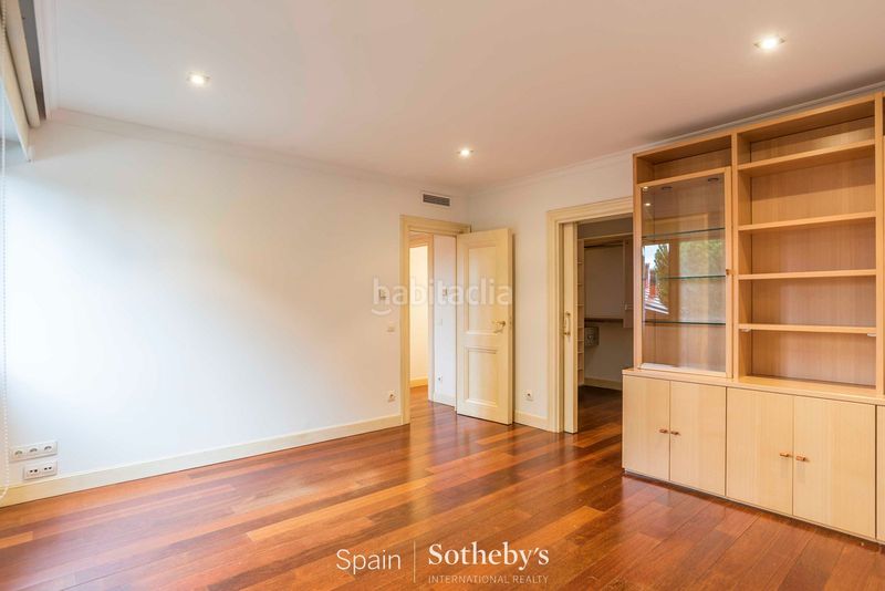 Foto 3abb805f-2de3-44df-911f-44057fc60f85. Lloguer dúplex amb calefacció aparcament a Nueva España Madrid