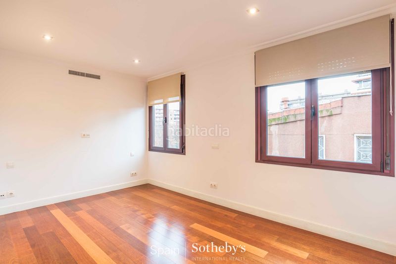 Foto 403c71db-18dc-45f3-8331-5788834f5690. Lloguer dúplex amb calefacció aparcament a Nueva España Madrid